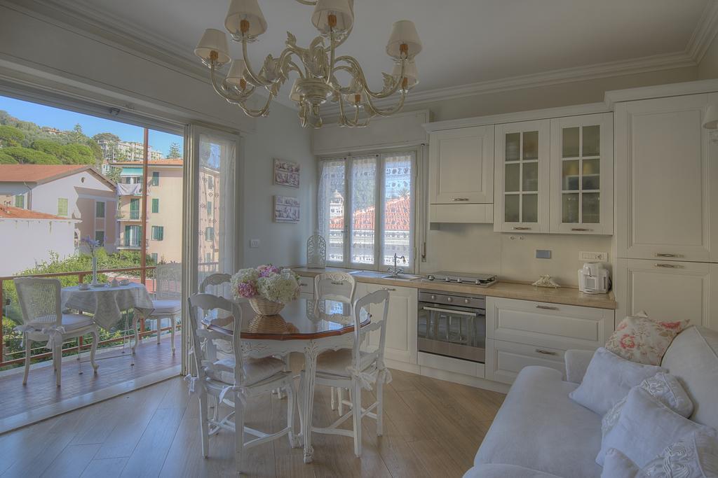 Casa Grandis Dimora Di Charme Nel Cuore Di Bordigheraアパートメント エクステリア 写真